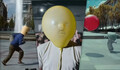 Shy Kids 与 OpenAI 的 Sora 视频生成模型合作制作了 Air Head。(图片来源：YouTube 上的 Shy Kids）