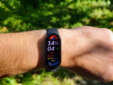 Smart Band 9 的显示屏在阳光下非常易于阅读。