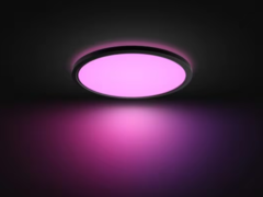 飞利浦 Hue Tento 是一款圆形吸顶灯，有多种版本可供选择。(图片来源：Philips Hue）