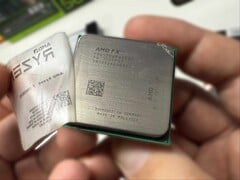 一位评论员通过德国亚马逊网站收到了伪装成 Ryzen 7 9800X3D 的 AMD 旧 CPU。(图片来源：Hardware Busters）