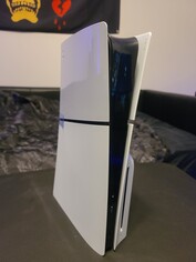 PS5 Slim。(图片来源：@phantompainss）