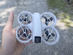 DJI Neo 预计仅重 135 克。(图片来源：enontheroad）