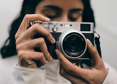 富士 X100VI 在 eBay 上的售价比标价高出 1000 多美元。(图片来源：Fujifilm）