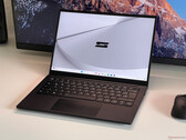 申克威盛 14 Pro (M24) 评测--配备 Ryzen 8000 和更亮显示屏的紧凑型 AMD 超小型笔记本电脑