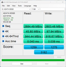 通过 USB4 检查 ADATA SE920 的性能