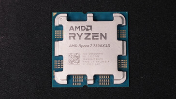 伪造的 Ryzen 7 7800X3D IHS（图片来源：Der8auer）