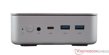 正面清除 CMOS、电源按钮、音频插孔、USB 4、2 个 USB 3.2 Gen 2