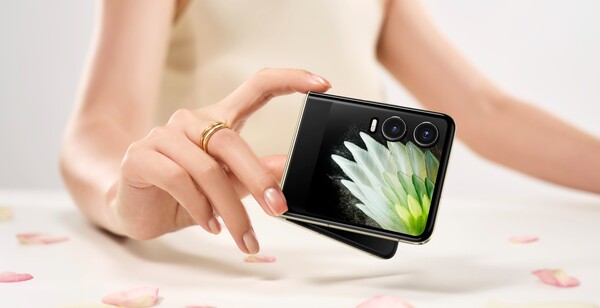 Tecno Phantom V Flip 2 配备双 5000 万像素摄像头。(图片来源：Tecno）