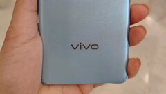 野生状态下的 vivo X100（？）(来源：游老徐a通过微博)