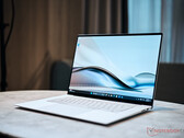 华硕 Zenbook S 16 笔记本电脑评测--首款在 1.3 厘米厚的外壳内搭载 AMD Zen 5 的 Copilot+ 笔记本电脑