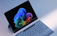 微软为 Surface Pro 11 配置 OLED 显示屏需额外收费 500 美元。(图片来源：微软）