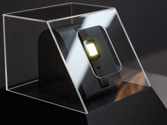 LG Display 采用光场技术和 OLEDoS 技术的智能手表原型。(图片：Andreas Sebayang/Notebookcheck.com)