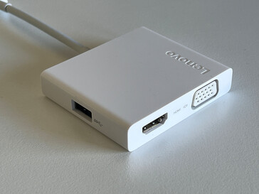 USB 底座，配有 USB-A、HDMI、VGA 和 USB 接口。