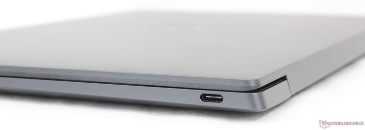 右侧USB-C 4 (40 Gbps) w/ Power Delivery + DisplayPort