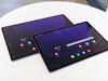 Galaxy Tab S10+（上）和 Tab S10 Ultra（图片来源：Daniel Schmidt）