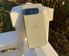 谷歌 Pixel 9 Pro 有四种颜色可供选择。我们的测试机型是榛色版本。其他可选颜色包括瓷色、玫瑰石英色和黑曜石色。