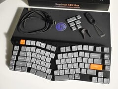 Keychron K15 Max 采用分体式空格键 Alice 设计