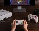 8BitDo 决定用两款新产品来庆祝世嘉土星 30 周年。(图片来源：8BitDo）