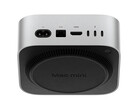 Greg Joswiak 和 John Ternus 谈论了 M4 Mac Mini 的底部电源按钮（图片来源：Apple)