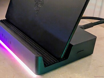 Razer 手持式 Dock Chroma（图片来源：Notebookcheck）