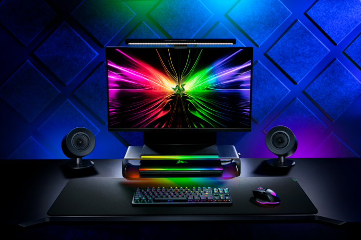 新款显示器支架 Chroma 的实际效果。(来源：Razer）