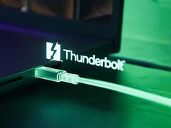 联想高管表示，系统广泛采用 Thunderbolt 5 还 &quot;为时尚早&quot;（图片来源：Razer - 已编辑）