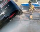 萨克拉门托消防员扑灭一辆特斯拉汽车（图片：SFD）