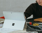 微软将于 2025 年发布基于 x86 处理器的 Surface Laptop 和 Surface Pro。(图片来源：微软）