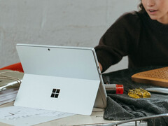 微软将于 2025 年发布基于 x86 处理器的 Surface Laptop 和 Surface Pro。(图片来源：微软）