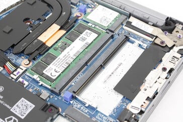 可访问的 2x SODIMM 插槽