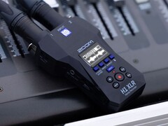 Zoom 推出 H1 XLR 便携式录音机，采用 32 位浮动音频和双 A/D 转换电路，能够进行无剪辑录音。(图片来源：Zoom）