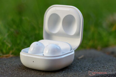 Galaxy Buds FE 类似于Galaxy Buds2，如图所示。(图片来源：Notebookcheck）