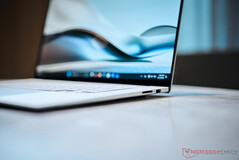 华硕 ZenBook S16 I/O（图片来自 Notebookcheck）