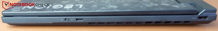 右图：网络摄像头快门、USB-C（5Gb/s）、USB-A（5Gb/s）