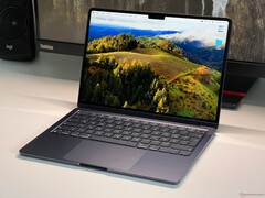 Apple MacBook Air 等笔记本电脑未来可能会配备 5G 调制解调器。(图片来源：Notebookcheck）