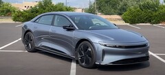 Lucid Air Grand Touring 拥有 480 英里的惊人续航里程。(图片来源：TFLEV via YouTube）