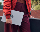 OmniBook X 重 1.35 千克，尺寸为 312.8 x 223.5 x 14.4 毫米。(图片来源：惠普）
