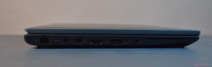 左侧RJ45 以太网、2 个 Thunderbolt 4、HDMI、USB A 3.2 Gen 1、3.5 毫米音频、智能卡读卡器