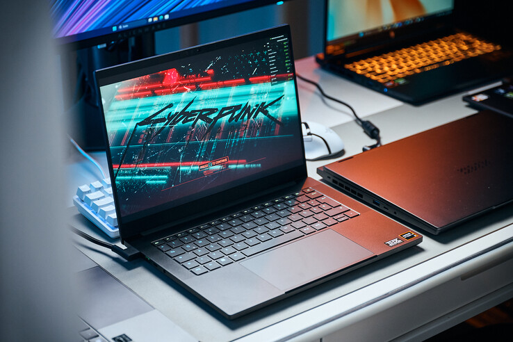 运行《赛博朋克 2077》的 Razer Blade 14。