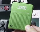 GKD Pixel 比前代产品略宽。(图片来源：RetroCN）