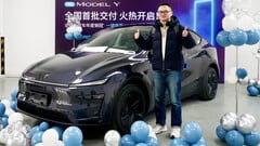 新款 Model Y 正在交付给客户（图片来源：特斯拉）