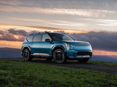 美国部分起亚 EV6 和 EV9 用户现在可以使用免费的起亚 NACS 适配器。(图片来源：起亚）