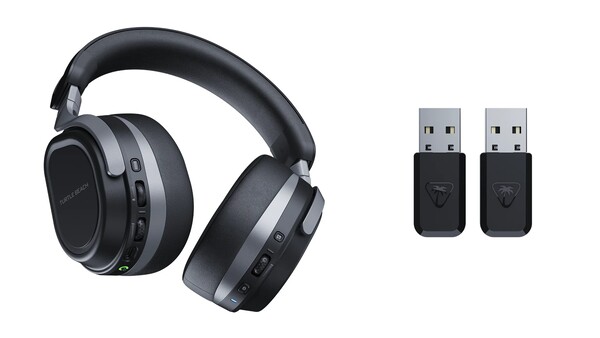 Turtle Beach Stealth 700（Gen 3）配有两个 USB 无线发射器。(图片来源：Turtle Beach - 已编辑）