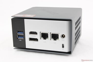 后部USB-A 2.0、DisplayPort 2.1、HDMI 2.1、2x RJ-45（2.5 Gbps）、Kensington 锁、交流适配器