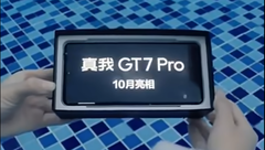 GT7 Pro 在游泳（图片来源：Realme）