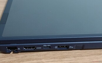 左侧连接器：GbE 插孔、HDMI 1.4、USB-C 10 Gbps (PD+DP1.4)、USB-A 5 Gbps