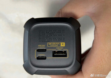 USB 端口（图片来源：@体验更多 微博）