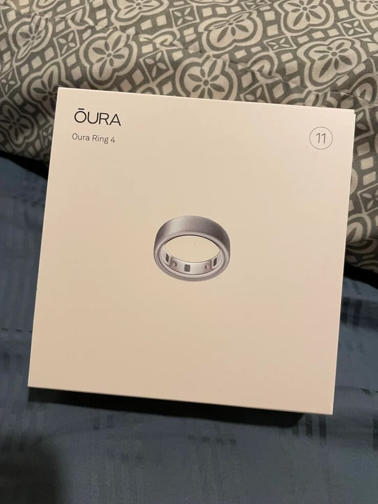 据说是泄露的 Oura Ring 4 包装图片。(图片来源：U/chrispygc via Reddit）