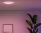 飞利浦 Hue Tento 圆形 LED 天花板面板在部分欧洲国家有售。(图片来源：Philips Hue）