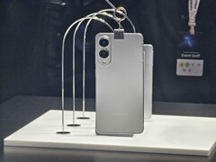 Galaxy S25 Edge 在Galaxy Unpacked 活动上展出。(图片来源：Mishaal Rahman）